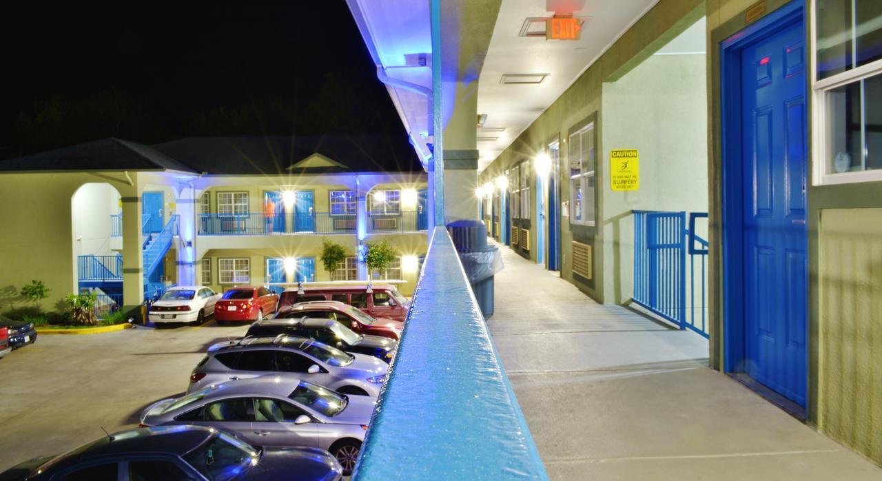 Scottish Inn And Suites Alvin Exterior photo