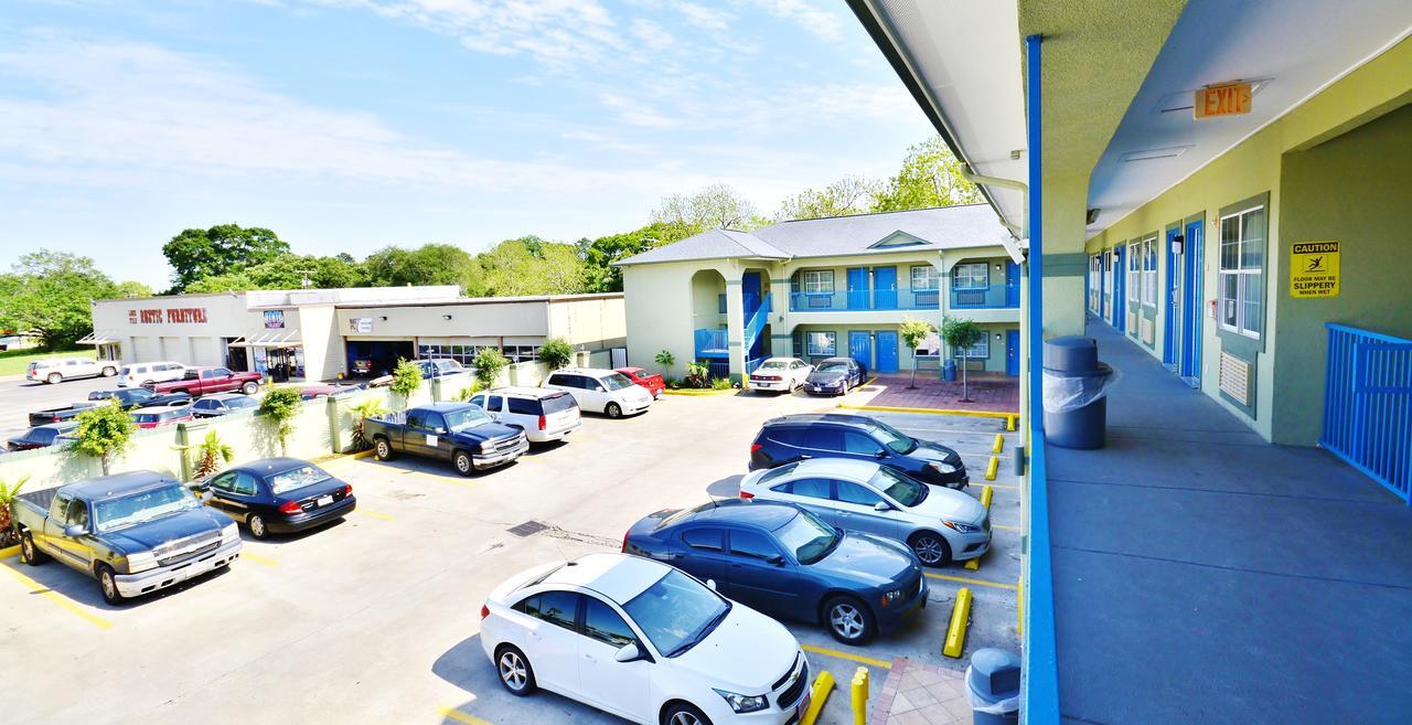 Scottish Inn And Suites Alvin Exterior photo