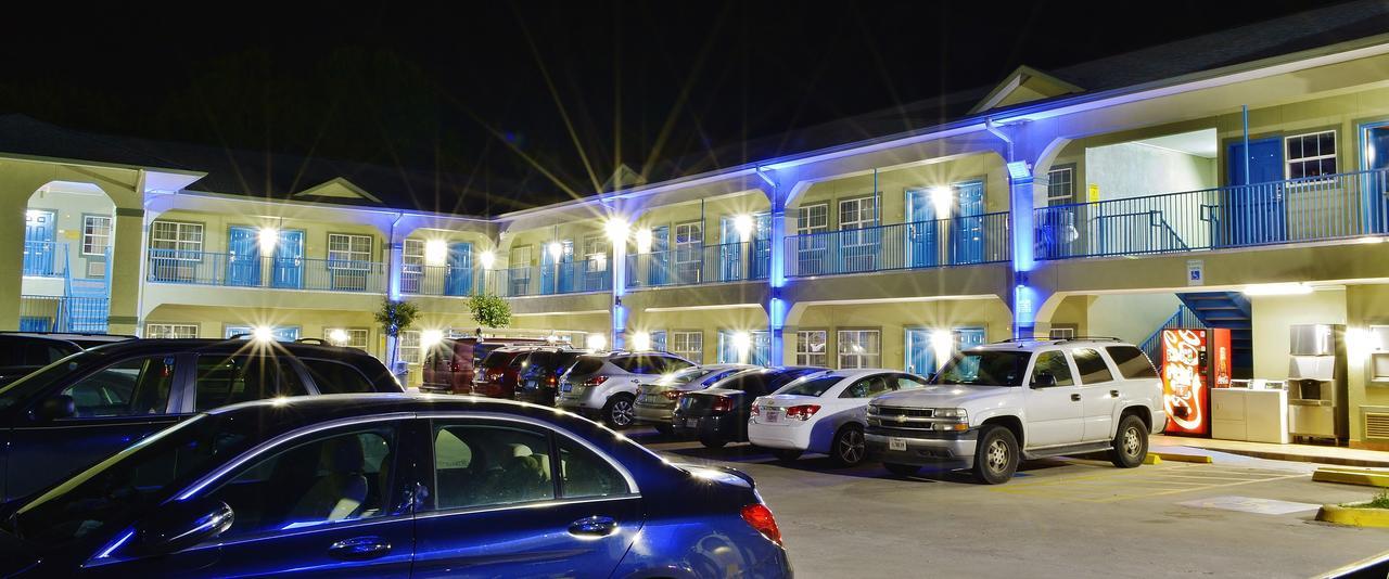 Scottish Inn And Suites Alvin Exterior photo