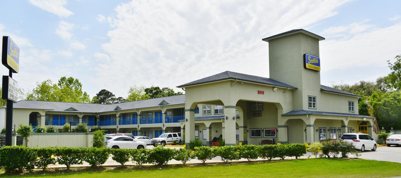 Scottish Inn And Suites Alvin Exterior photo